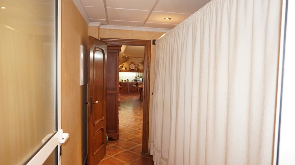 6 bedroom Townhouse for sale in Formentera del Segura with pool garage - € 550,000 (Ref: 7423857)