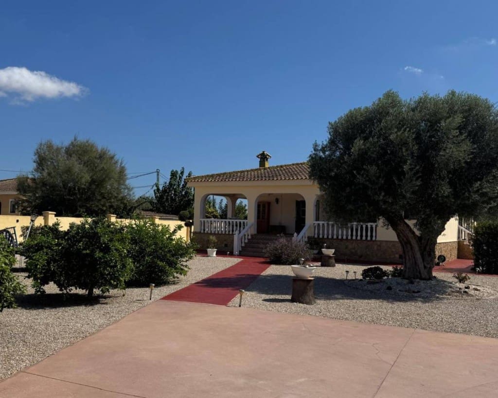 4 soveværelse Finca/Landehus til salg i Catral med swimmingpool garage - € 475.000 (Ref: 8688962)