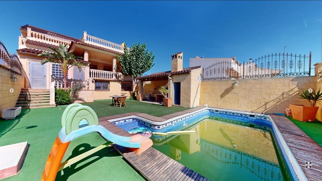 7 soveværelse Villa til salg i Catral med swimmingpool garage - € 380.000 (Ref: 8721832)