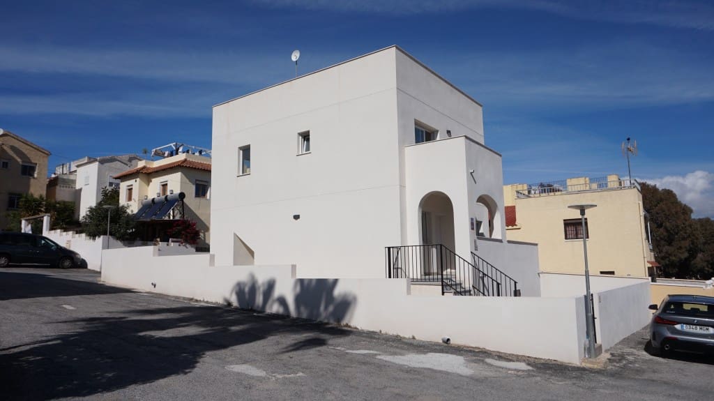 3 bedroom Villa for sale in La Marina with pool - € 295,000 (Ref: 8885783)
