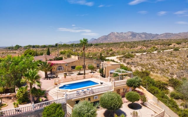 5 bedroom Villa for sale in Albatera with pool - € 330,000 (Ref: 9134237)