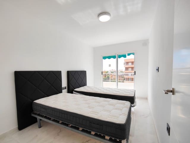 2 soveværelse Lejlighed til salg i Punta Prima, Torrevieja med swimmingpool - € 179.500 (Ref: 9322547)