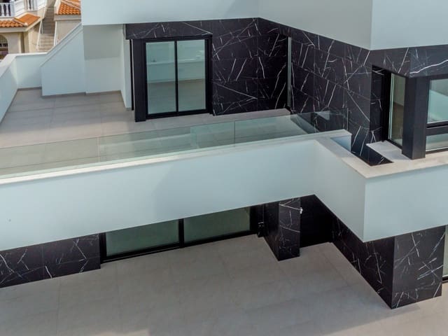 3 makuuhuone Huvila myytävänä paikassa Rojales mukana uima-altaan 
autotalli - 567 000 € (Ref: 9342047)