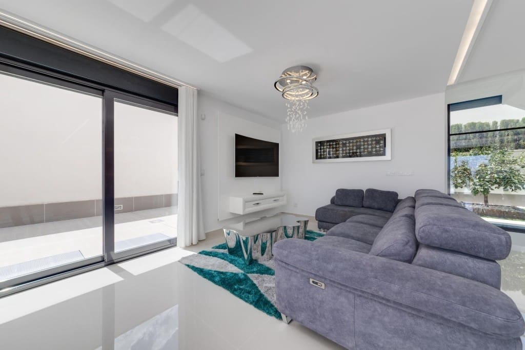 5 makuuhuone Huvila myytävänä paikassa San Miguel de Salinas mukana uima-altaan - 849 000 € (Ref: 9390197)