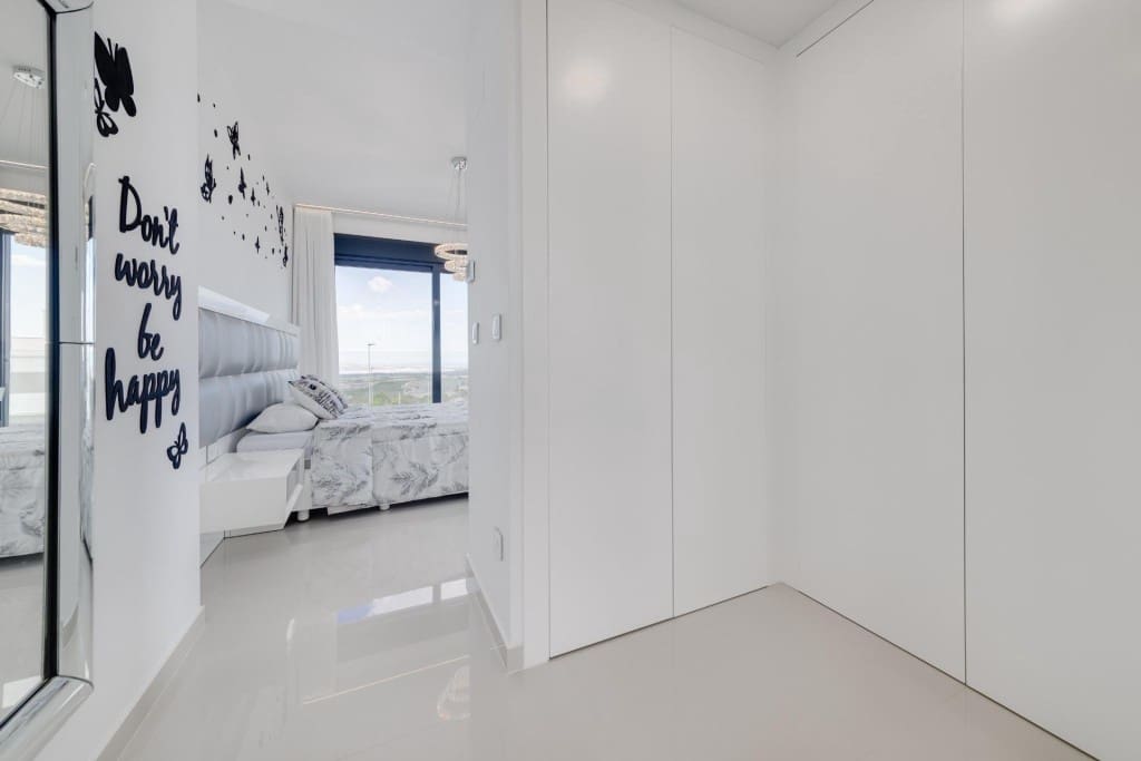 5 makuuhuone Huvila myytävänä paikassa San Miguel de Salinas mukana uima-altaan - 849 000 € (Ref: 9390197)