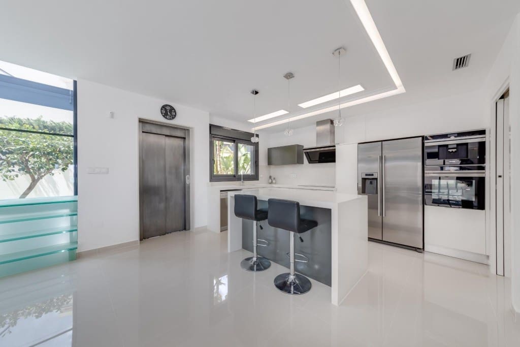 5 makuuhuone Huvila myytävänä paikassa San Miguel de Salinas mukana uima-altaan - 849 000 € (Ref: 9390197)