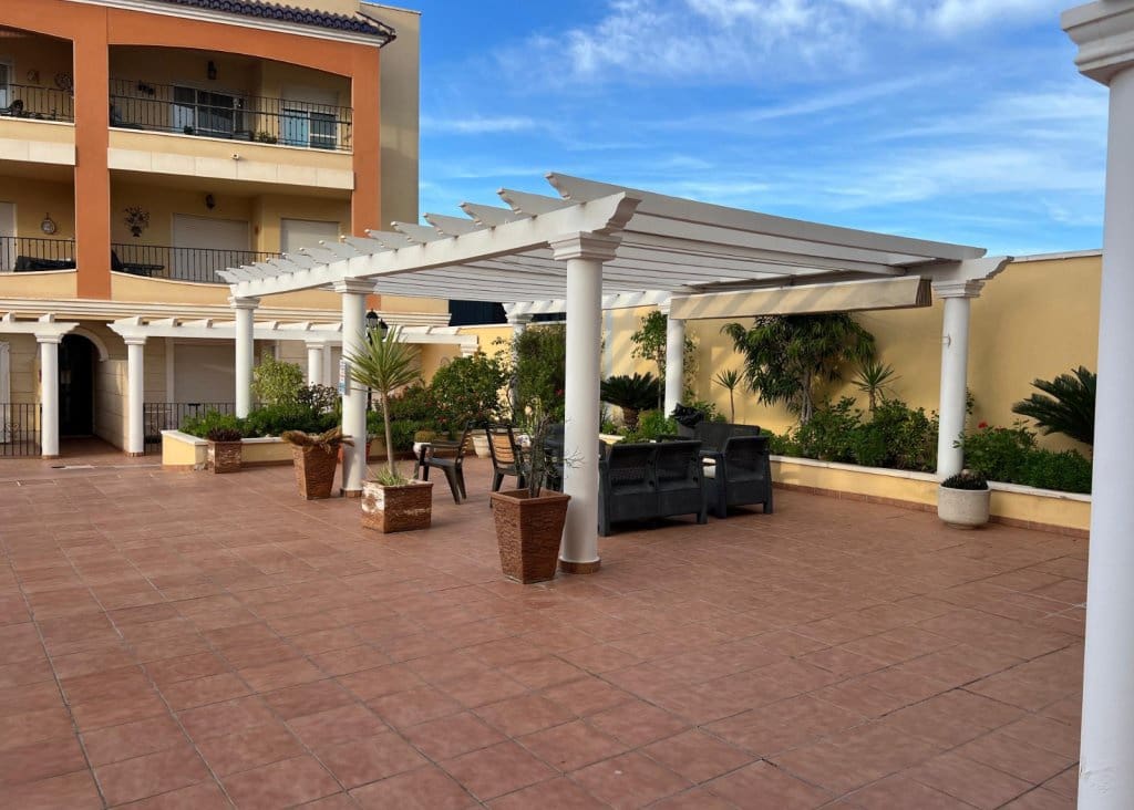 2 bedroom Apartment for sale in Algorfa with pool - € 129,999 (Ref: 9390198)