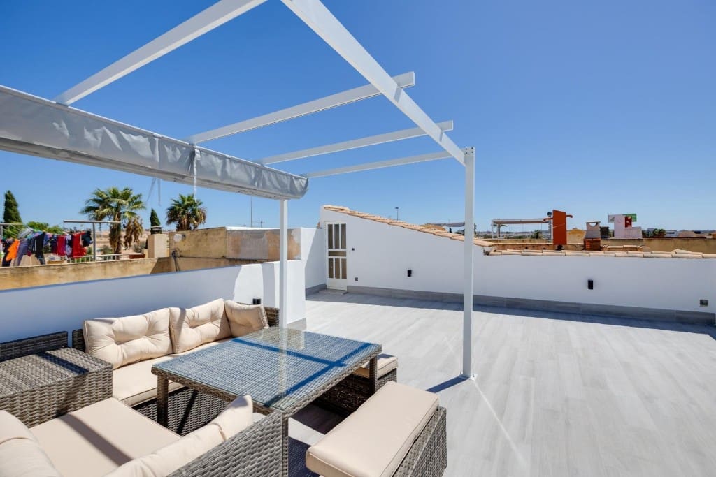 2 makuuhuone Kattohuoneisto myytävänä paikassa Torrevieja mukana uima-altaan - 155 500 € (Ref: 9390402)
