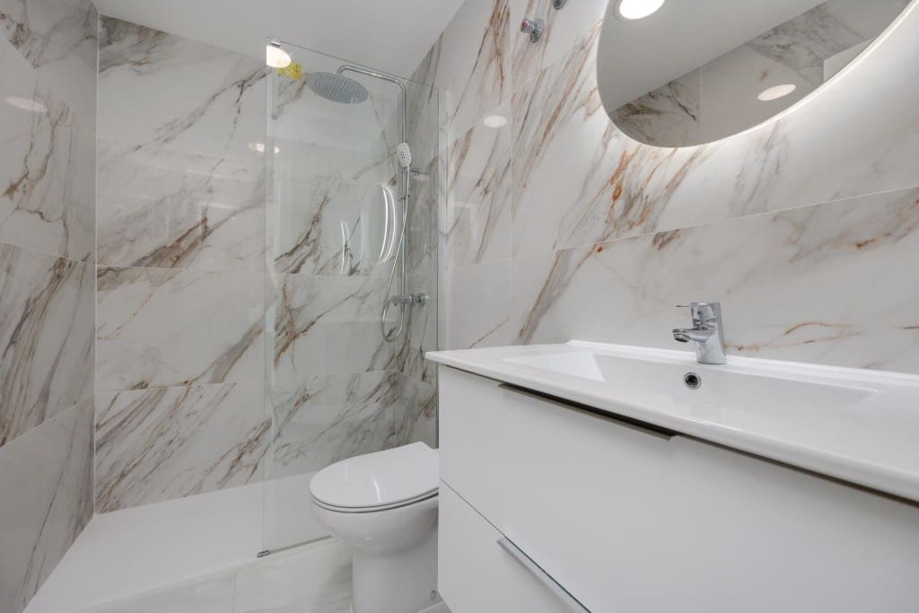 2 makuuhuone Kattohuoneisto myytävänä paikassa Torrevieja mukana uima-altaan - 155 500 € (Ref: 9390402)