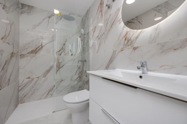 2 makuuhuone Kattohuoneisto myytävänä paikassa Torrevieja mukana uima-altaan - 155 500 € (Ref: 9390402)