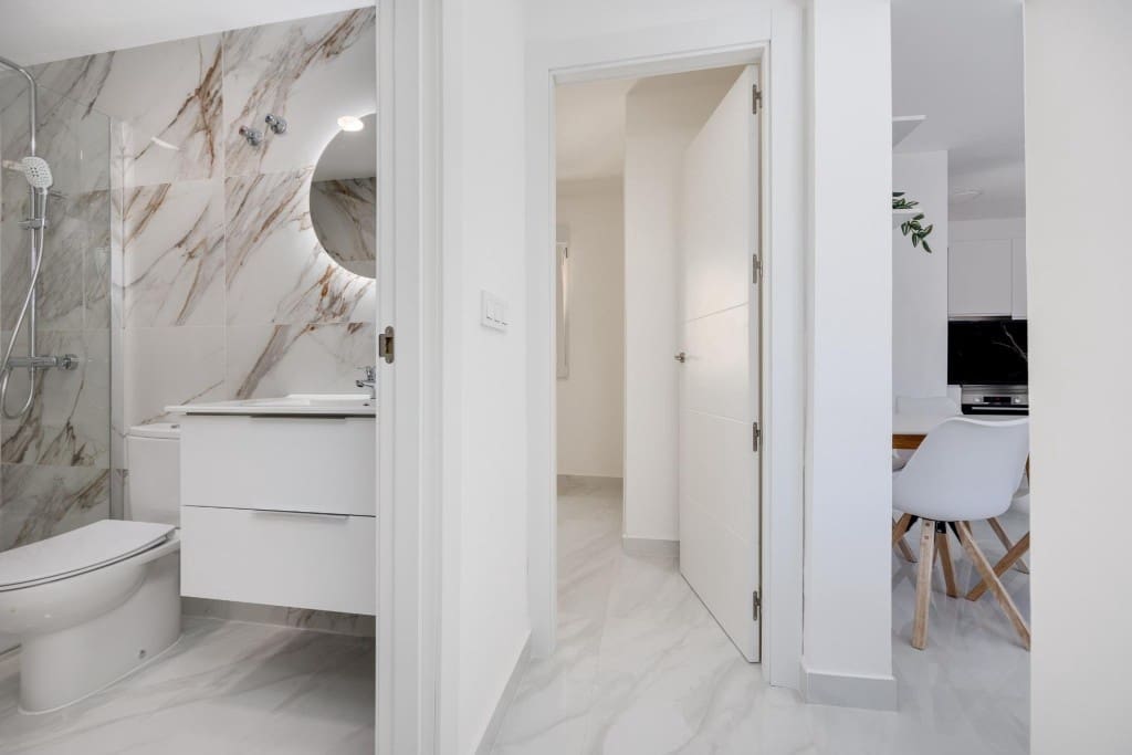 2 makuuhuone Kattohuoneisto myytävänä paikassa Torrevieja mukana uima-altaan - 155 500 € (Ref: 9390402)