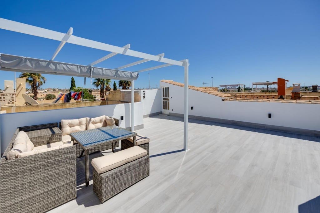 2 makuuhuone Kattohuoneisto myytävänä paikassa Torrevieja mukana uima-altaan - 155 500 € (Ref: 9390402)