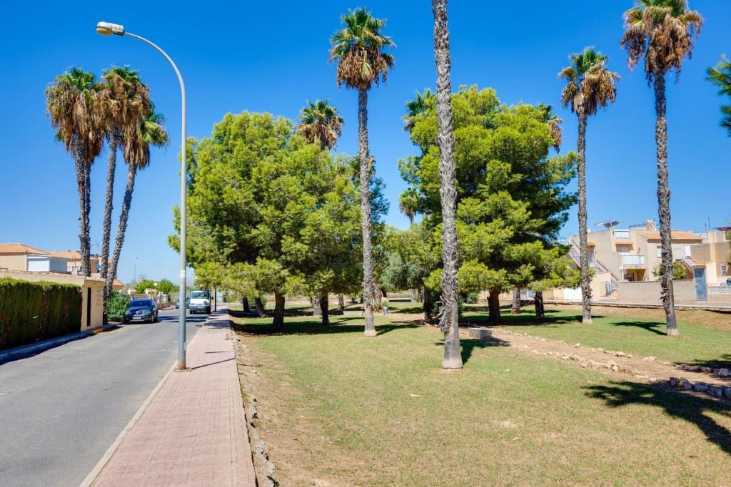 2 makuuhuone Kattohuoneisto myytävänä paikassa Torrevieja mukana uima-altaan - 155 500 € (Ref: 9390402)