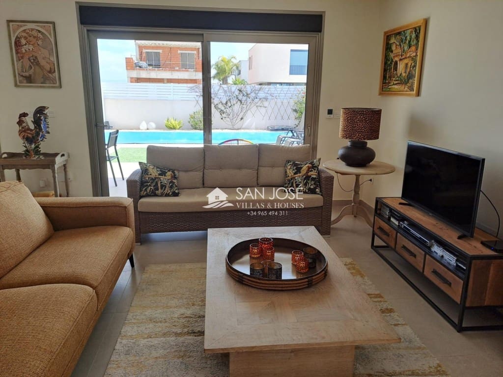 3 bedroom Villa for sale in Aspe with pool garage - € 420,000 (Ref: 9395750)