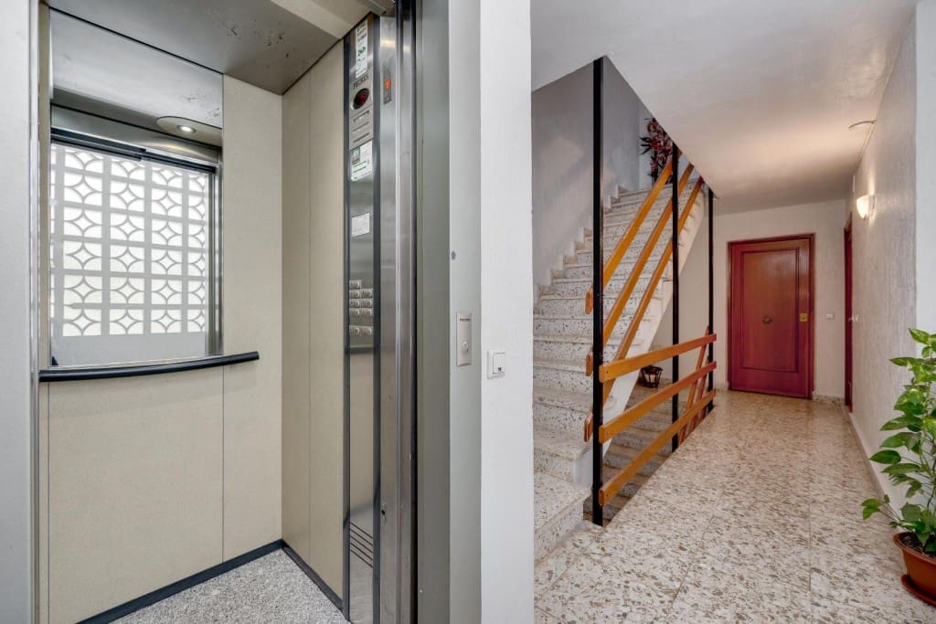 2 bedroom Apartment for sale in Torrevieja - € 179,500 (Ref: 9415507)