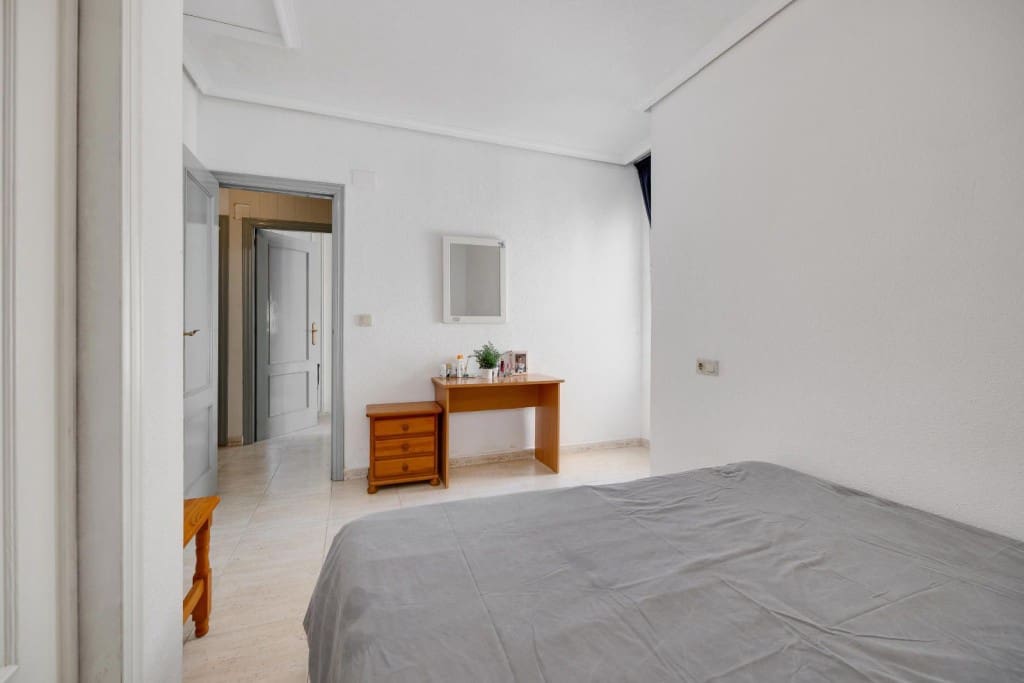 Apartamento de 2 habitaciones en Torrevieja en venta - 135.000 € (Ref: 9415508)