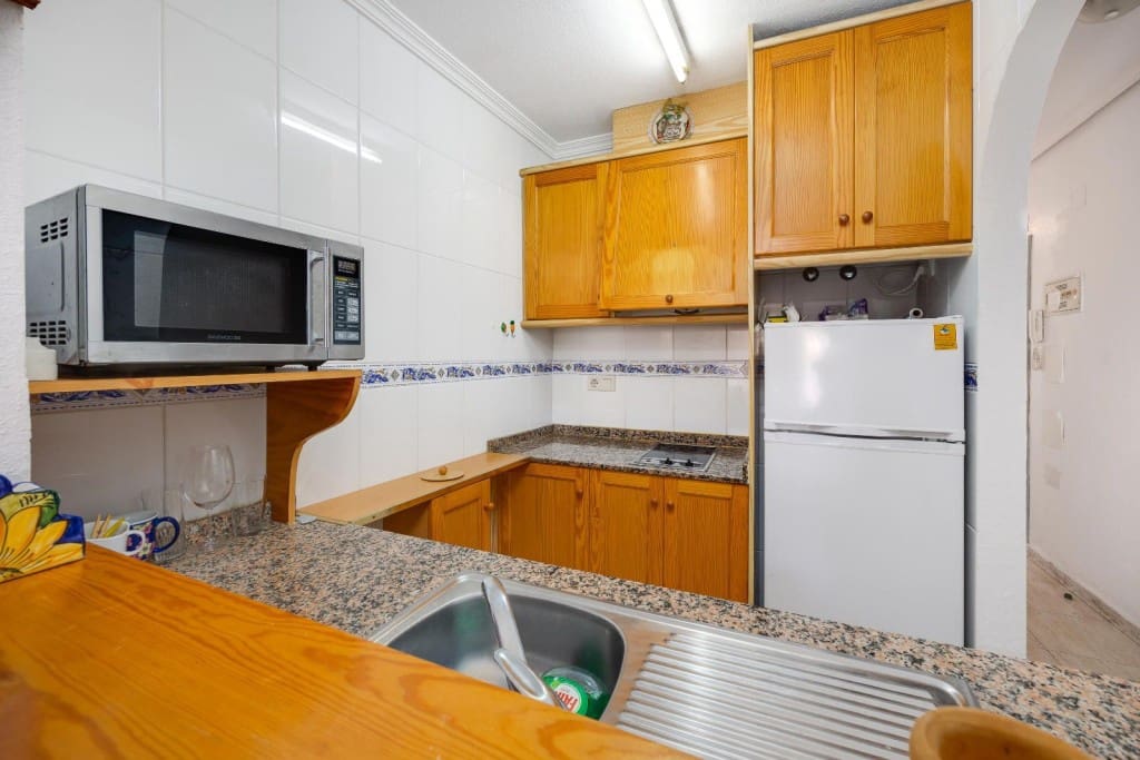 Apartamento de 2 habitaciones en Torrevieja en venta - 135.000 € (Ref: 9415508)