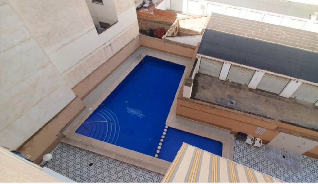 2 Zimmer Penthouse zu verkaufen in Torrevieja mit Pool Garage - 142.000 € (Ref: 9415509)