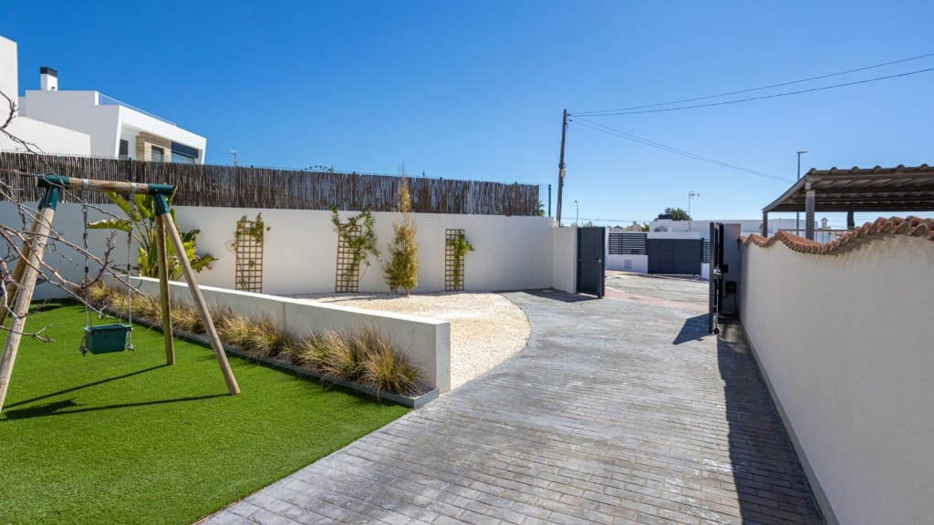 3 camera da letto Villa in vendita in Ciudad Quesada con piscina garage - 699.000 € (Rif: 9415513)