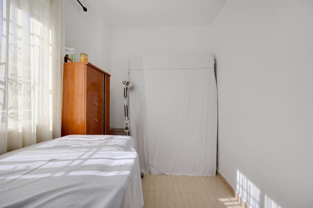 Apartamento de 3 habitaciones en Torrevieja en venta con piscina garaje - 136.995 € (Ref: 9426913)