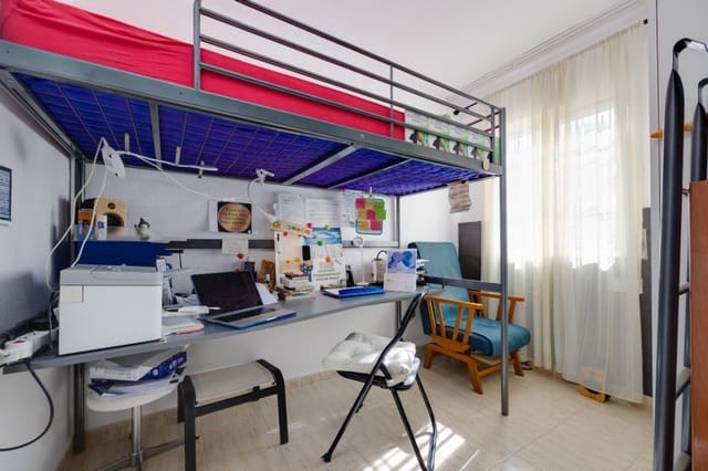 Apartamento de 3 habitaciones en Torrevieja en venta con piscina garaje - 136.995 € (Ref: 9426913)