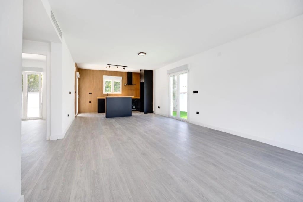 4 soverom Villa til salgs i La Siesta med svømmebasseng - € 400 000 (Ref: 9439520)