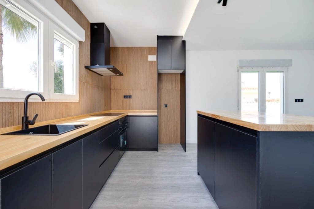 4 soverom Villa til salgs i La Siesta med svømmebasseng - € 400 000 (Ref: 9439520)