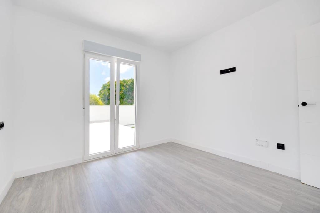 4 soverom Villa til salgs i La Siesta med svømmebasseng - € 400 000 (Ref: 9439520)