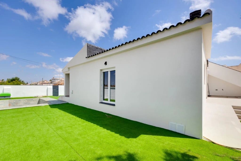 4 soverom Villa til salgs i La Siesta med svømmebasseng - € 400 000 (Ref: 9439520)