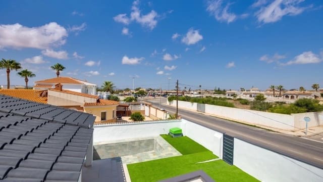 4 soverom Villa til salgs i La Siesta, Torrevieja med svømmebasseng - € 400 000 (Ref: 9439520)