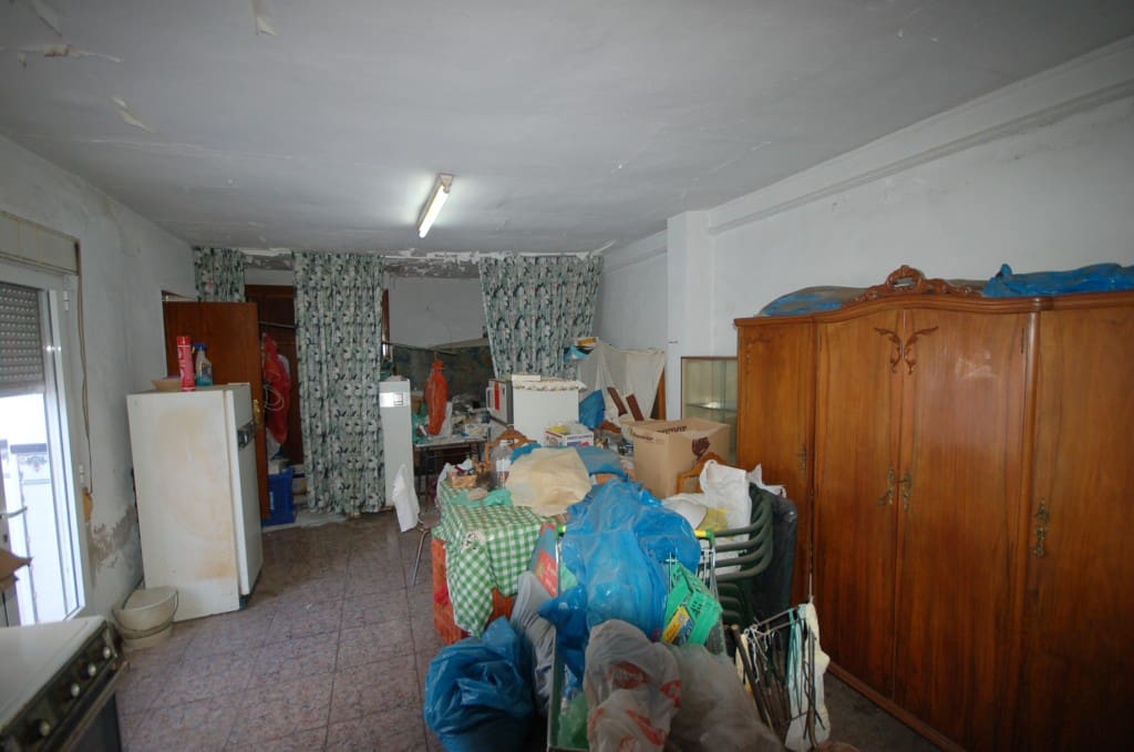 4 makuuhuone Omakotitalo myytävänä paikassa Catral mukana 
autotalli - 180 000 € (Ref: 9526162)