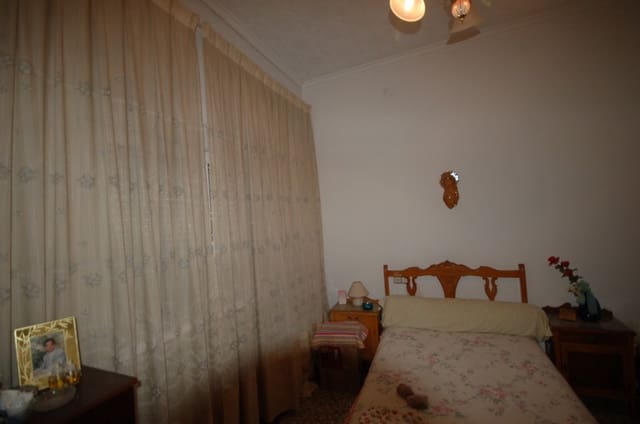 4 makuuhuone Omakotitalo myytävänä paikassa Catral mukana 
autotalli - 180 000 € (Ref: 9526162)