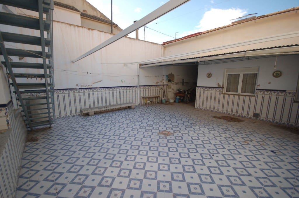 4 makuuhuone Omakotitalo myytävänä paikassa Catral mukana 
autotalli - 180 000 € (Ref: 9526162)