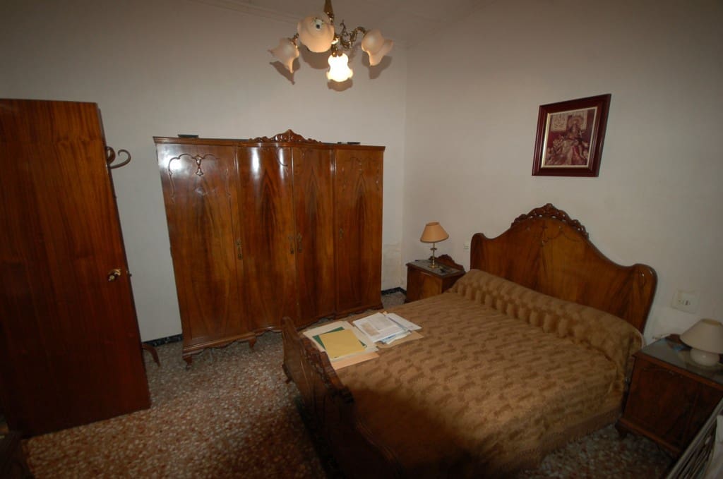 4 makuuhuone Omakotitalo myytävänä paikassa Catral mukana 
autotalli - 180 000 € (Ref: 9526162)