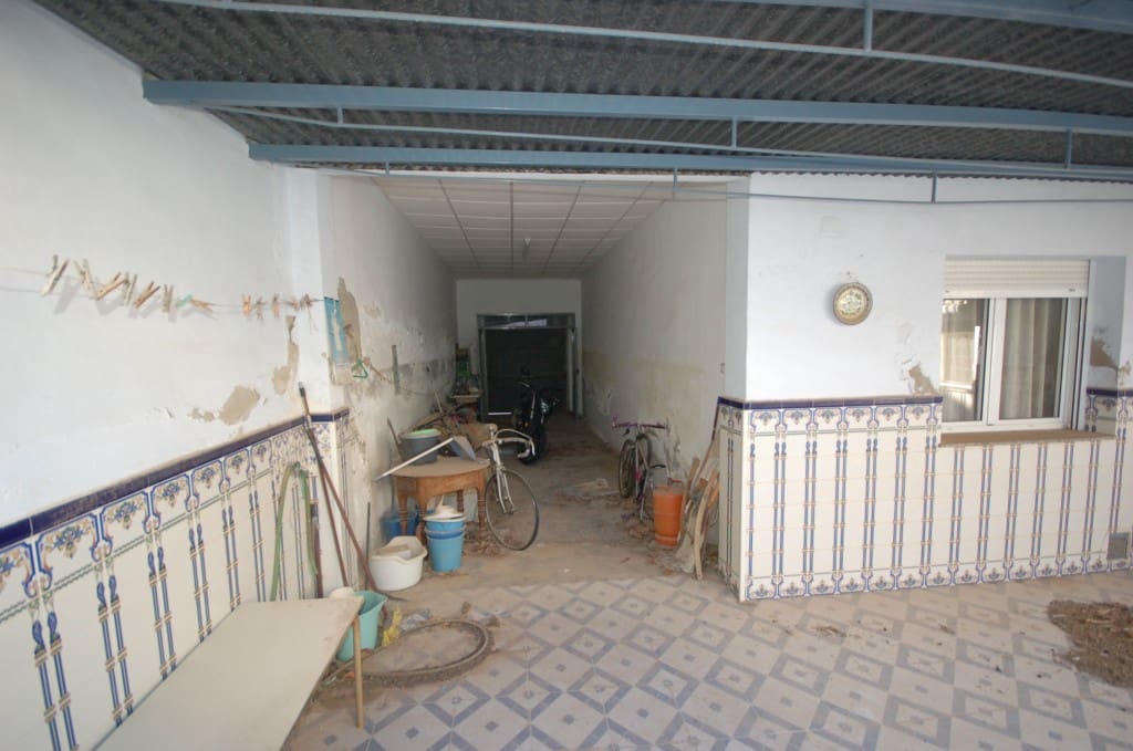 4 makuuhuone Omakotitalo myytävänä paikassa Catral mukana 
autotalli - 180 000 € (Ref: 9526162)