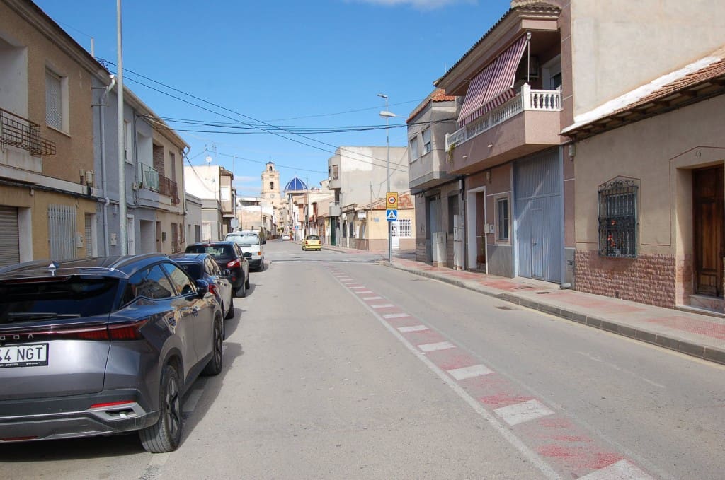 4 makuuhuone Omakotitalo myytävänä paikassa Catral mukana 
autotalli - 180 000 € (Ref: 9526162)