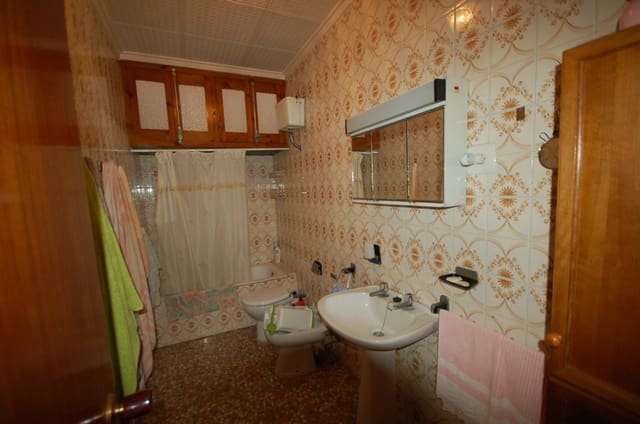 4 makuuhuone Omakotitalo myytävänä paikassa Catral mukana 
autotalli - 180 000 € (Ref: 9526162)