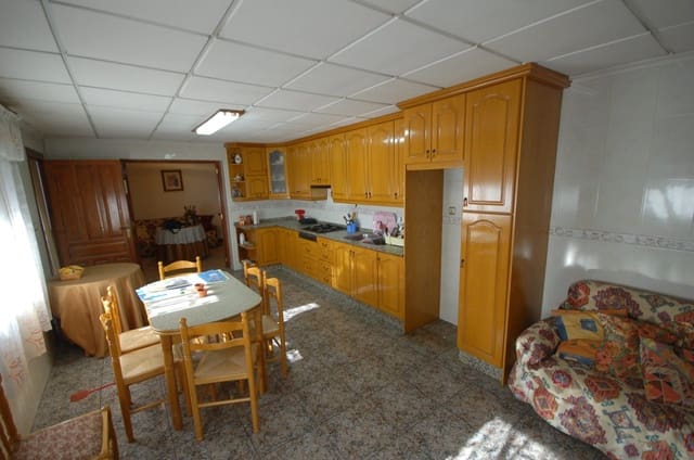 4 makuuhuone Omakotitalo myytävänä paikassa Catral mukana 
autotalli - 180 000 € (Ref: 9526162)