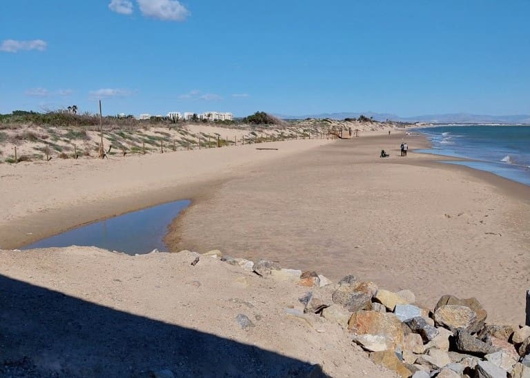 4 makuuhuone Bungalow vuokrattavana paikassa Guardamar del Segura mukana 
autotalli - 1 380 € (Ref: 9620781)