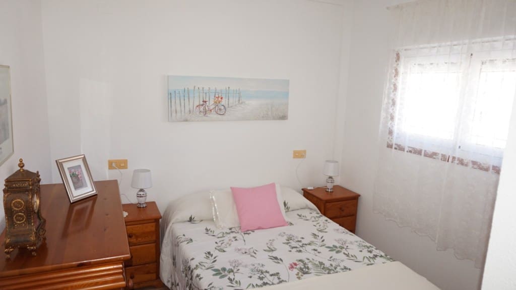 Appartement de 1 chambre à louer à Punta Prima avec piscine - 550 € (Ref: 9627250)