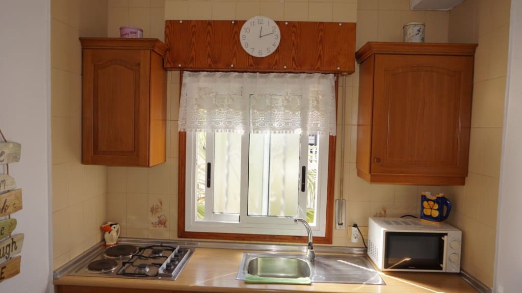 Appartement de 1 chambre à louer à Punta Prima avec piscine - 550 € (Ref: 9627250)