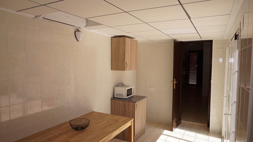 2 bedroom Villa for rent in Daya Vieja - € 800 (Ref: 9745253)