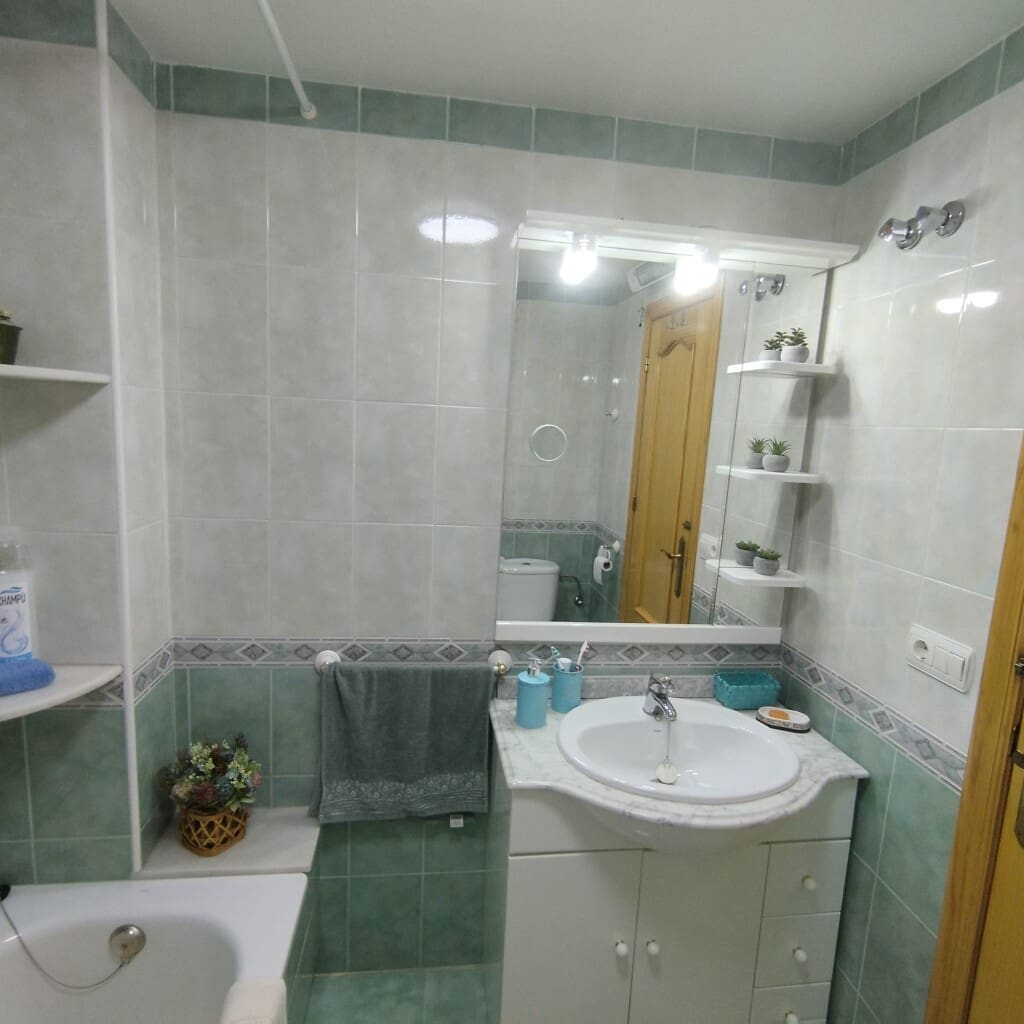 2 bedroom Apartment for rent in Guardamar del Segura - € 1,050 (Ref: 9780275)