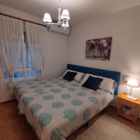 2 bedroom Apartment for rent in Guardamar del Segura - € 1,050 (Ref: 9780275)