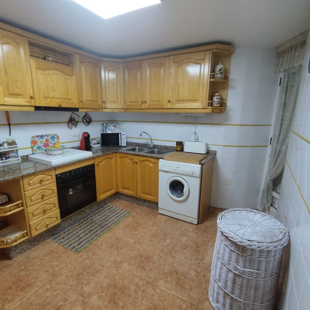 2 bedroom Apartment for rent in Guardamar del Segura - € 1,050 (Ref: 9780275)