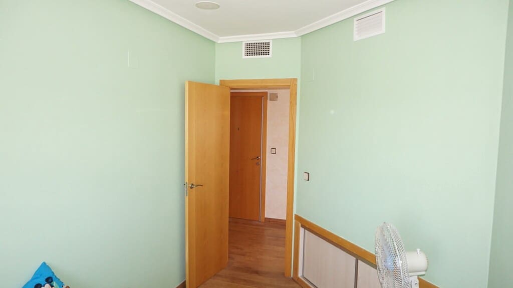 3 slaapkamer Penthouse te huur in Formentera del Segura - € 900 (Ref: 9804094)