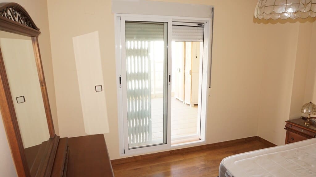 3 slaapkamer Penthouse te huur in Formentera del Segura - € 900 (Ref: 9804094)