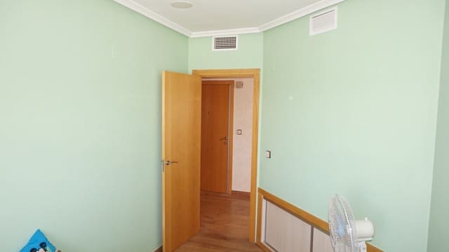 3 slaapkamer Penthouse te huur in Formentera del Segura - € 900 (Ref: 9804094)