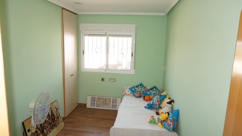 3 slaapkamer Penthouse te huur in Formentera del Segura - € 900 (Ref: 9804094)