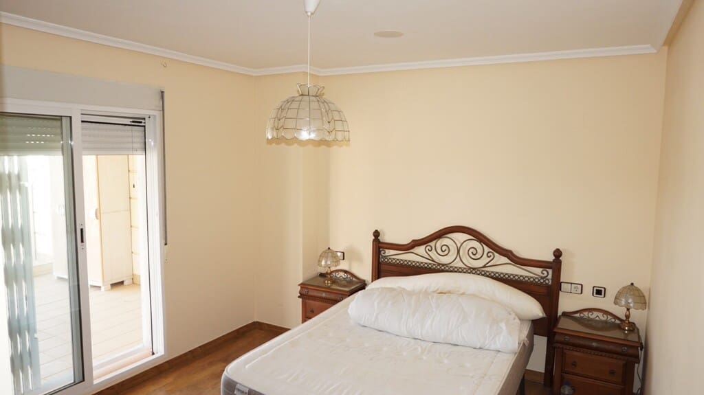 3 slaapkamer Penthouse te huur in Formentera del Segura - € 900 (Ref: 9804094)